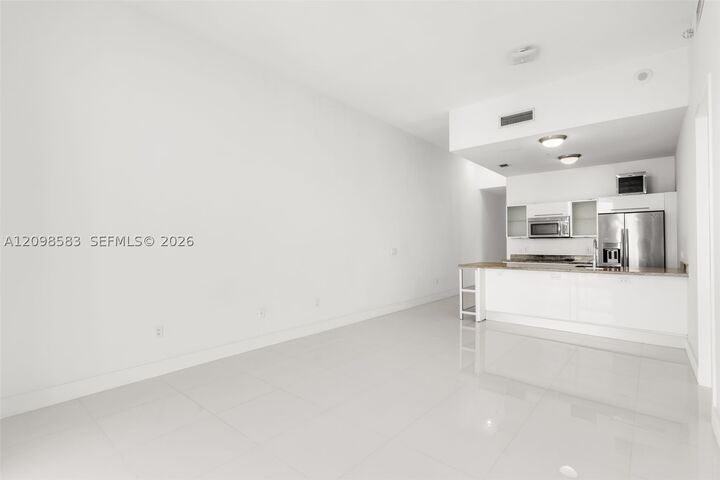 Property Photo:  185 SW 7th St 4401  FL 33130 