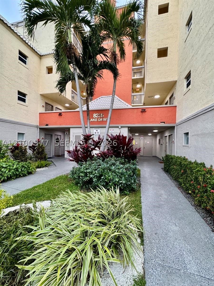 Property Photo:  8235 Lake Dr 401  FL 33166 