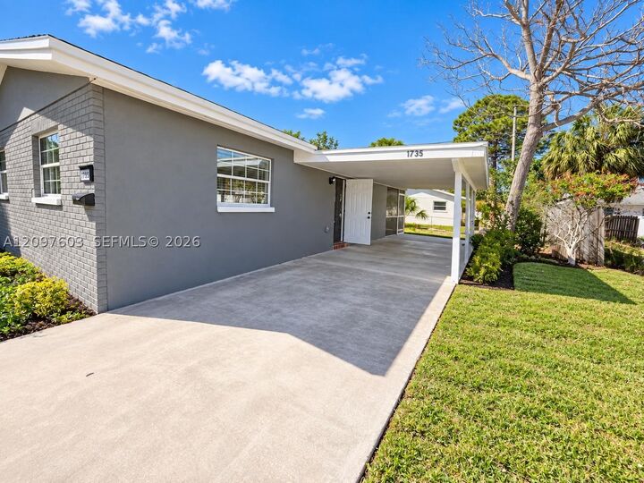 Property Photo:  1735 New Hampshire Ave NE  FL 33703 