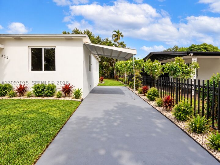 Property Photo: 511 NE 131st St FL 33161