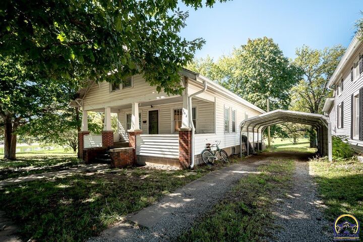 Property Photo:  502 Sycamore St  KS 66088 