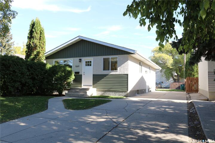 Property Photo:  1641 Thompson Avenue  SK S7N 1Y2 