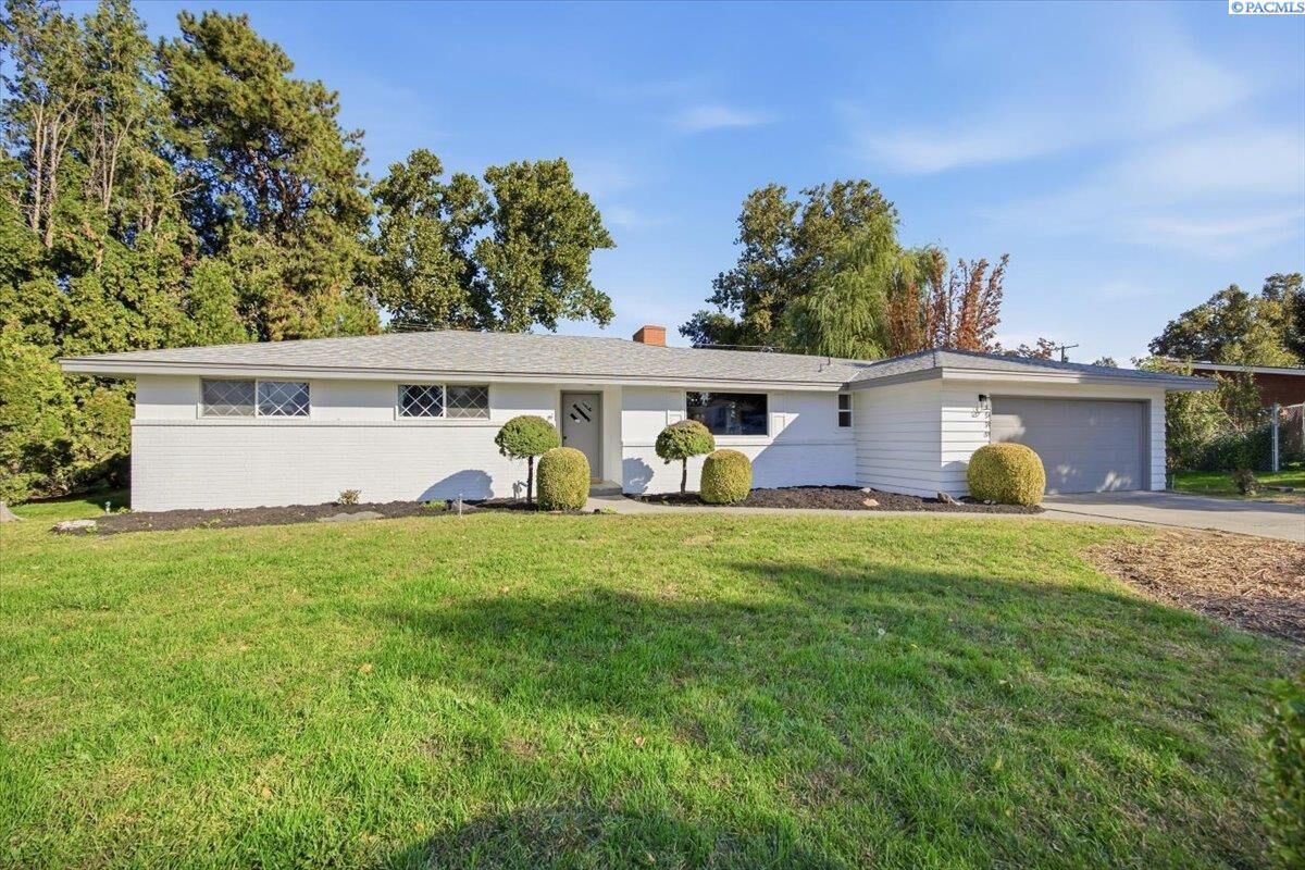 Property Photo:  7530 W Victoria Ave  WA 99336 