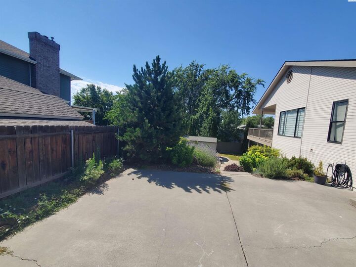 Property Photo:  401 Shaw St  WA 99354 