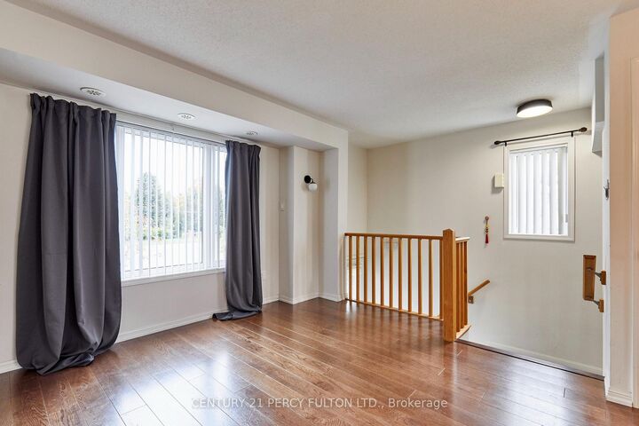 Property Photo: 15951 Bayview Avenue ON L4G 0S3