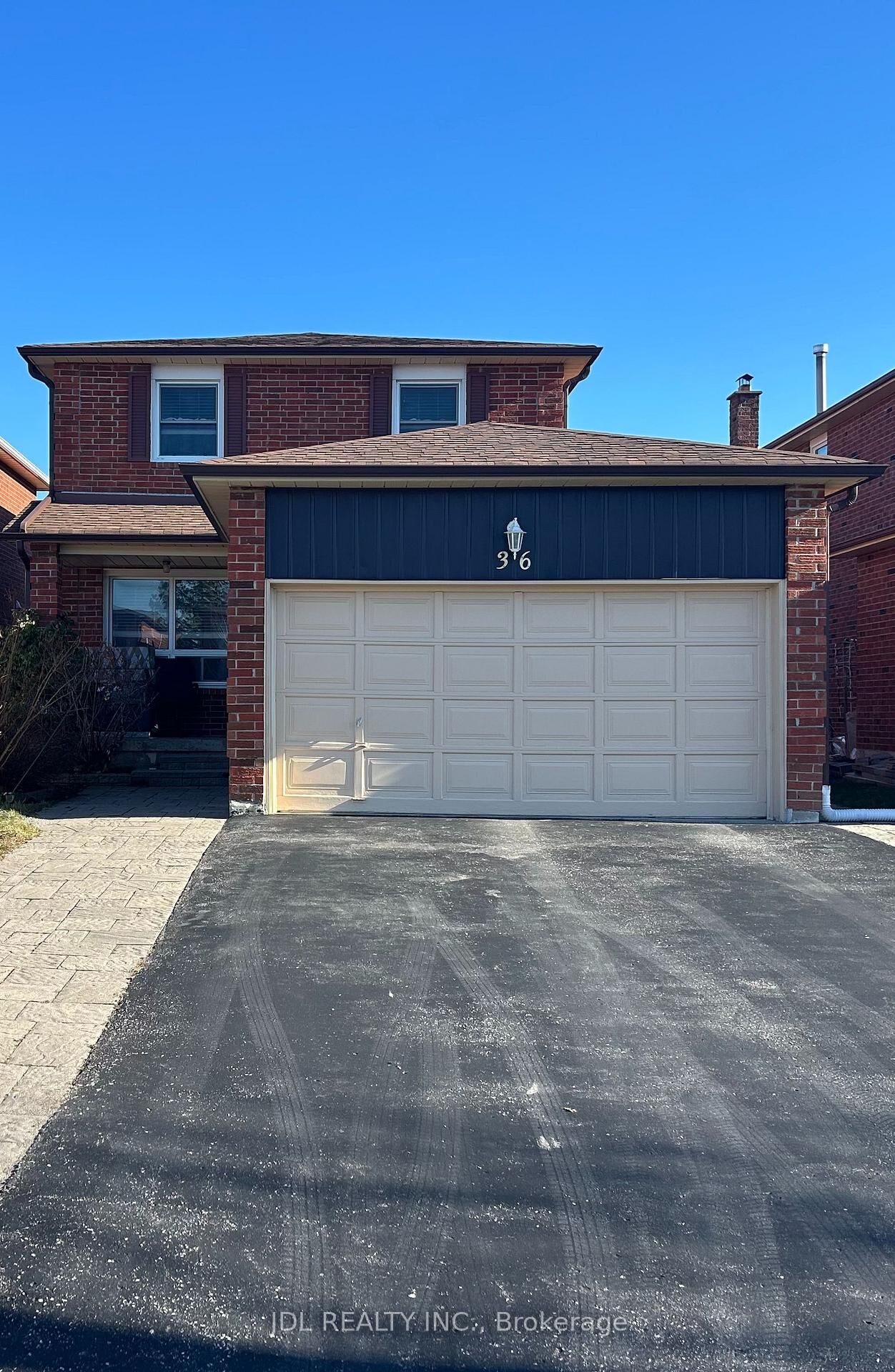 Property Photo:  36 Bendamere Cres Crescent Whole Two-Bedroom Bsmt  ON L3P 6Y1 