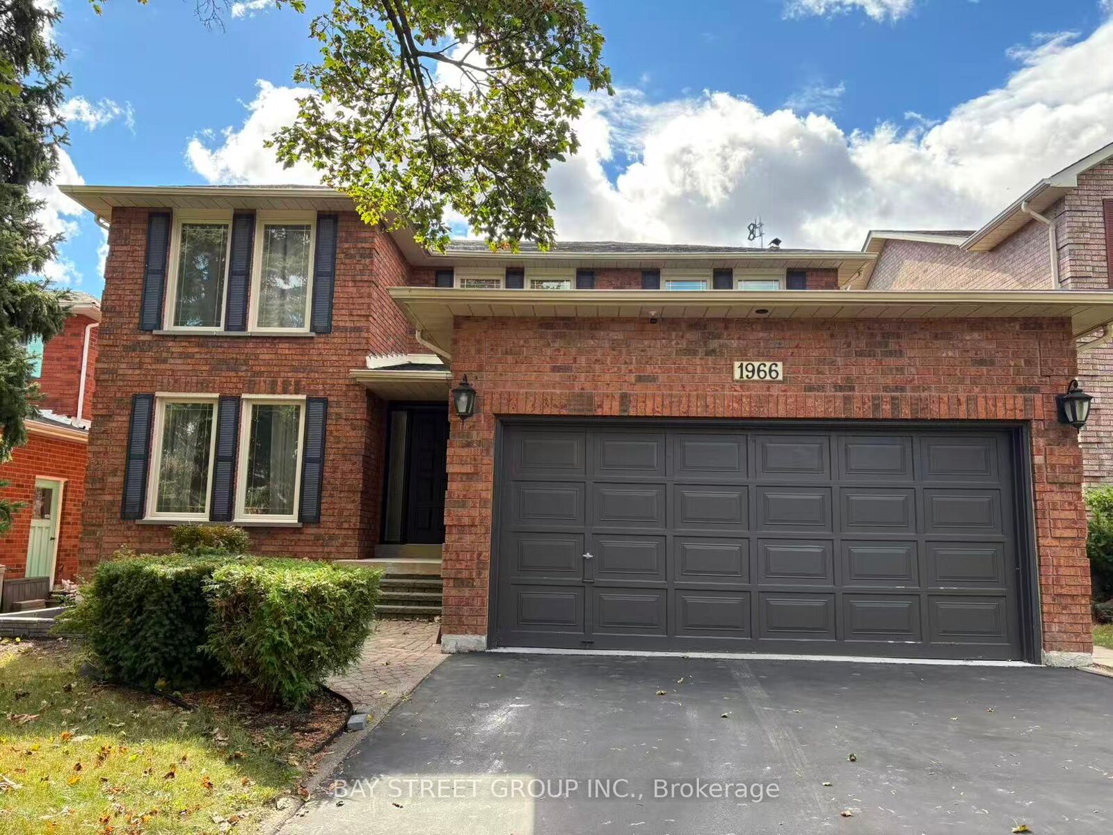 Property Photo:  1966 Kempton Park Drive Bsmt-2  ON L5M 2Z7 