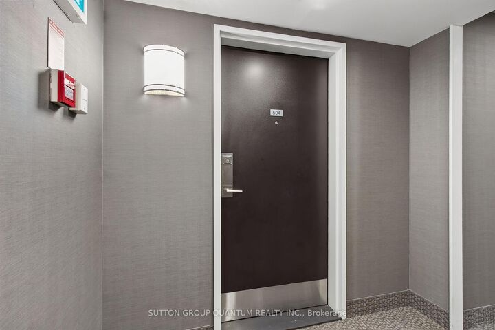 Property Photo:  965 Inverhouse Drive 504  ON L5J 4B4 