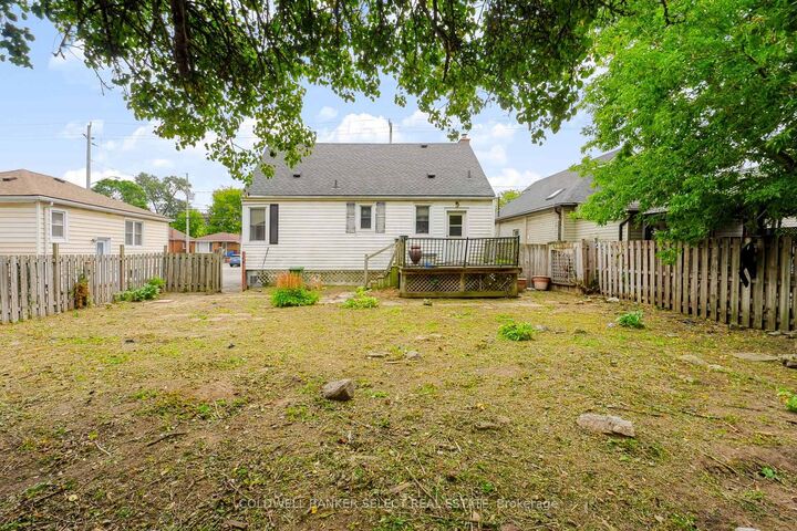 Property Photo:  642 Upper Wellington Street  ON L9A 3R1 
