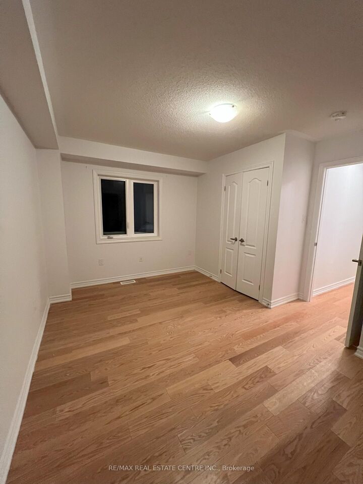 Property Photo:  62 Hashmi Place  ON L6Y 6K1 