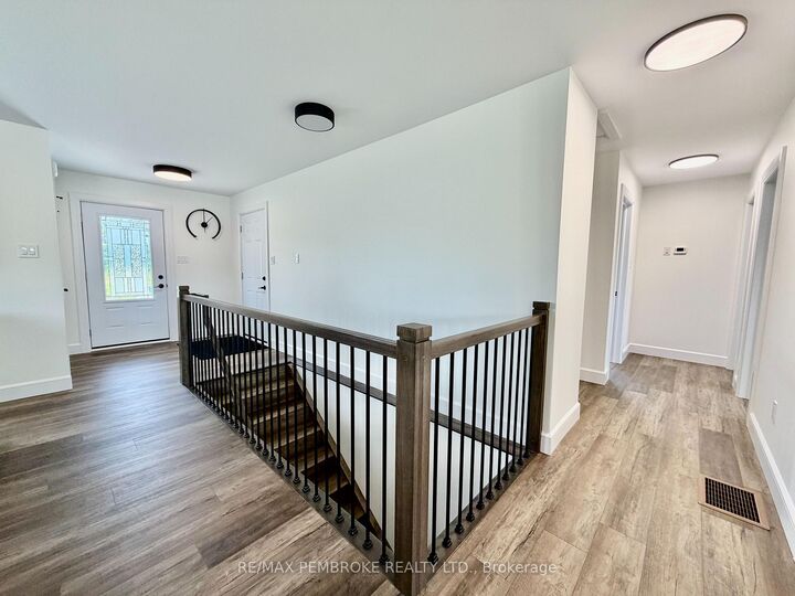 Property Photo:  19 Eddy Crescent  ON K8A 0M1 