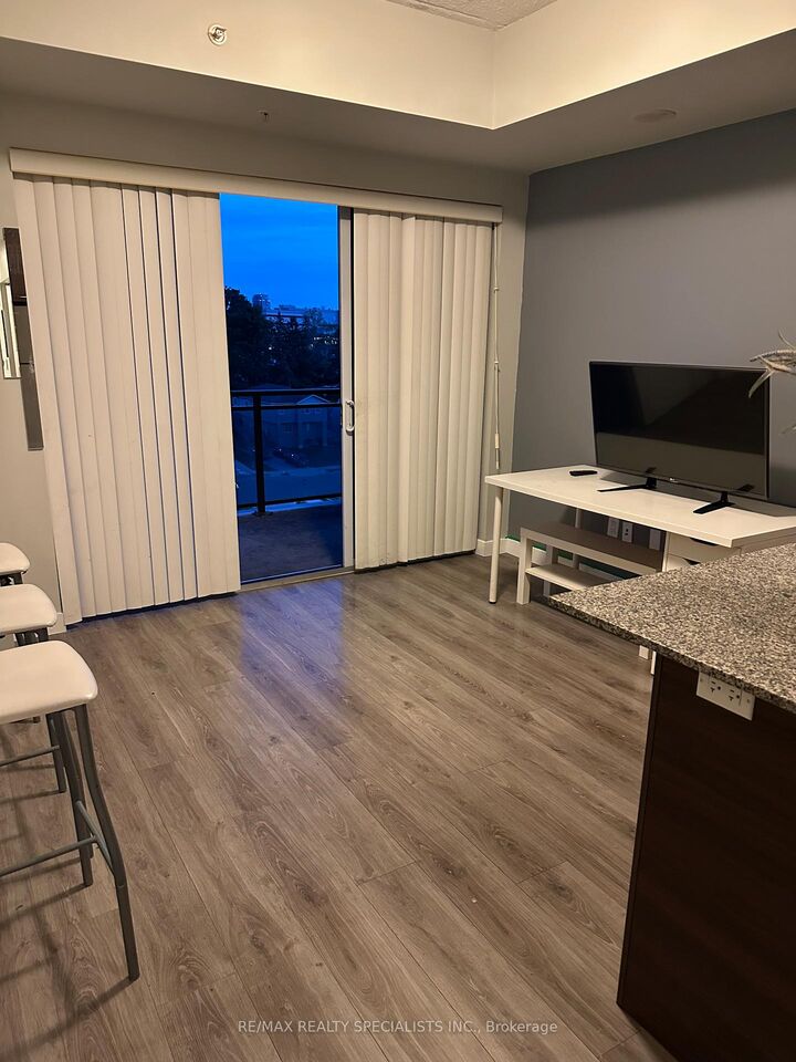 Property Photo:  318 Spruce Street 501  ON N2L 3M7 