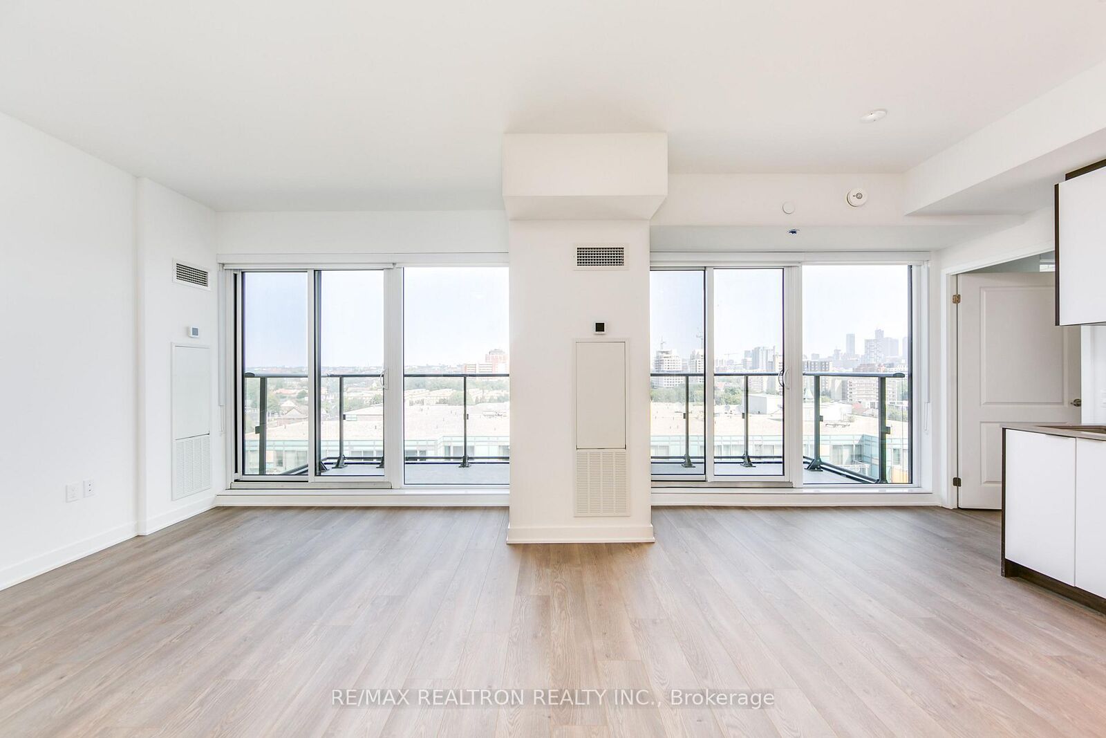 Property Photo:  543 Richmond Street W 1202  ON M5V 0W9 