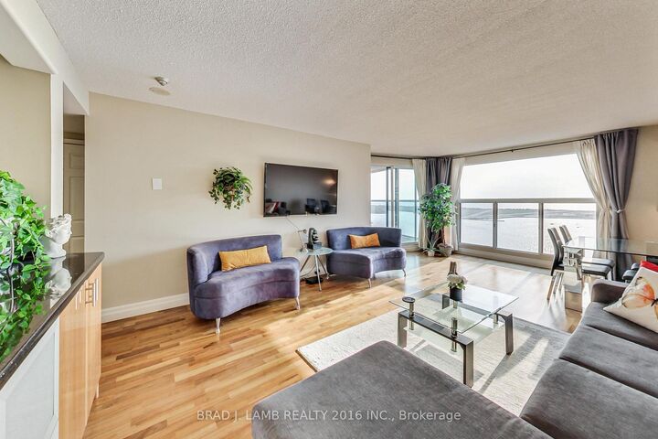 Property Photo:  99 Harbour Square 2911  ON M5J 2H2 