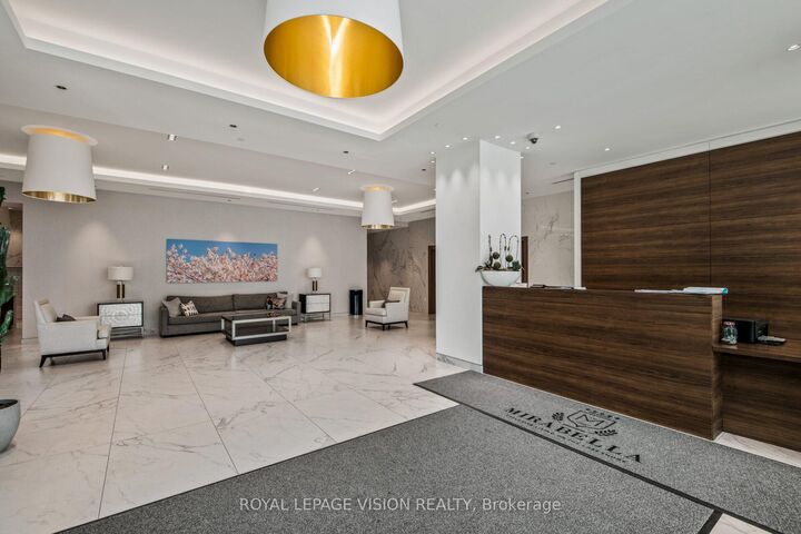 Property Photo:  1928 Lakeshore Boulevard W 2217  ON M6S 0B1 