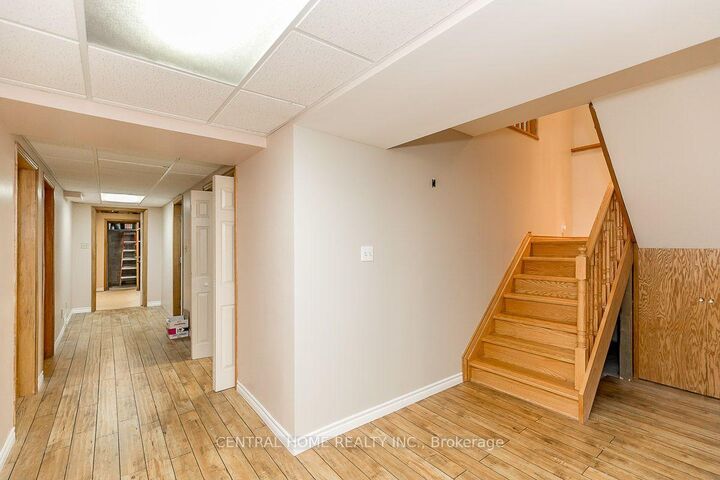 Property Photo: 299 Lakeview Boulevard Lower ON L4P 2Y6