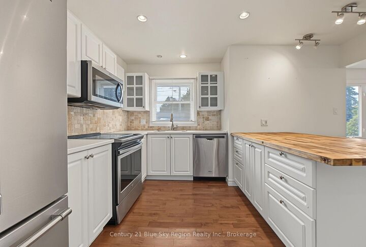 Property Photo:  22 Corbett Street  ON P1A 1M5 