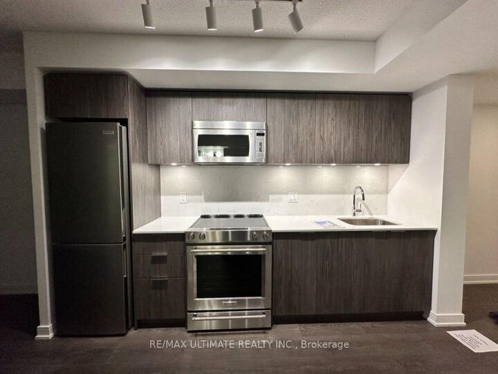 Property Photo:  30 Samuel Wood Way 1811  ON M9B 0C9 