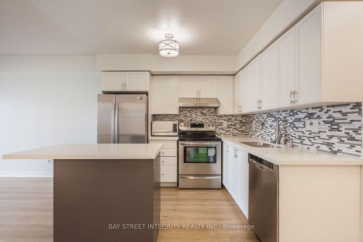 Property Photo:  3888 Duke Of York Boulevard 2328  ON L5B 4P5 