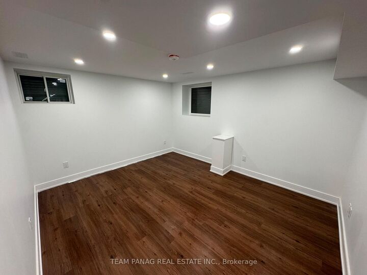 Property Photo:  88 Keppel Circle Lower  ON L7A 0B6 