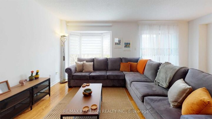 Property Photo:  102 Royal Chapin Crescent  ON L4S 2A8 