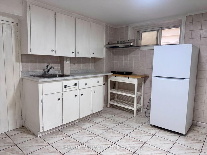 Property Photo:  415 Delaware Avenue Lower  ON M6H 2V1 