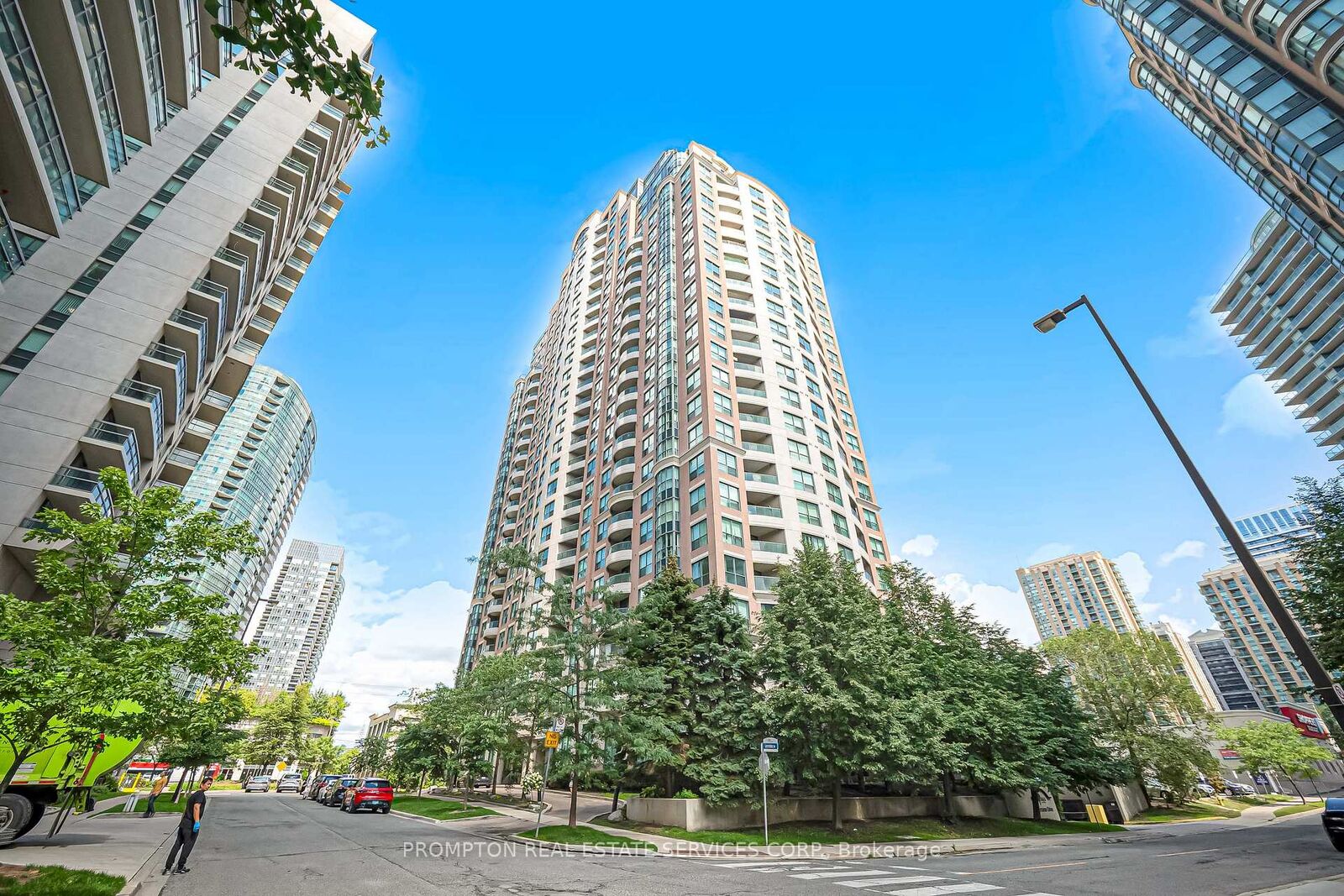 Property Photo:  7 Lorraine Drive 807  ON M2N 7H2 