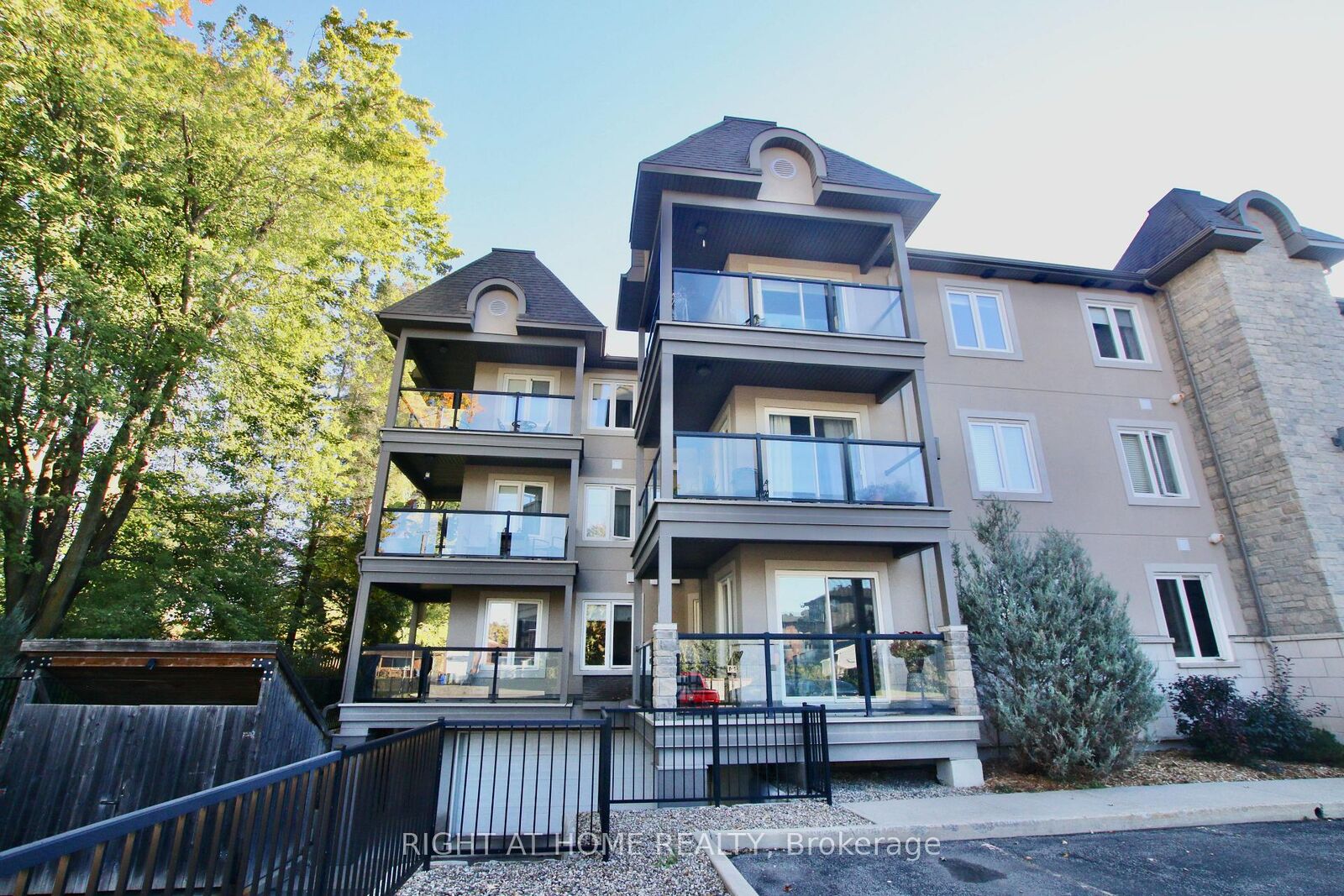 Property Photo:  2 Warner Street 301  ON K4R 0B5 