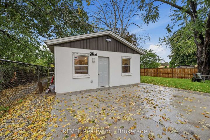 Property Photo:  533A Carlton Street  ON L2M 4X6 
