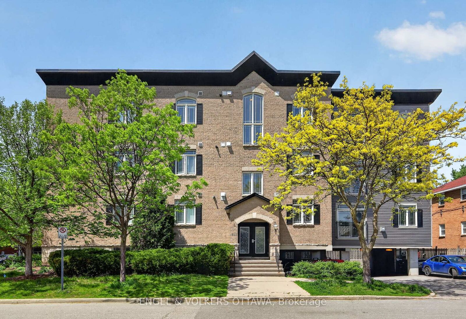 Property Photo:  711 Churchill Avenue 401  ON K1Z 7J9 