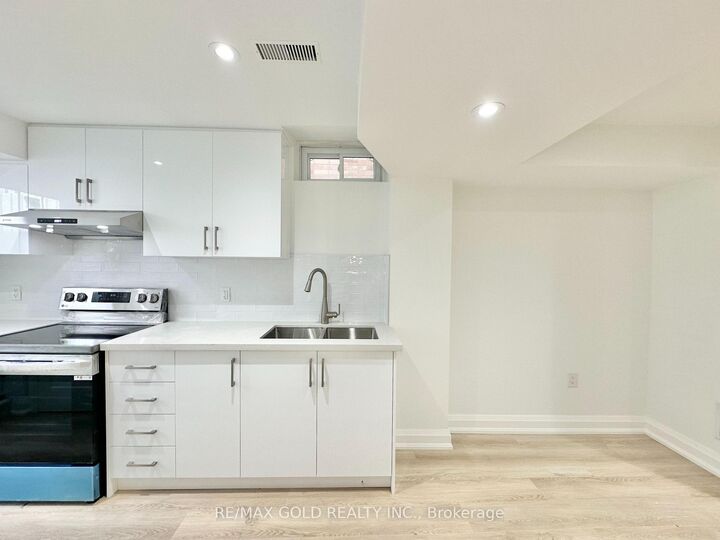 Property Photo:  7099 Village Walk Basement  ON L5W 1X5 