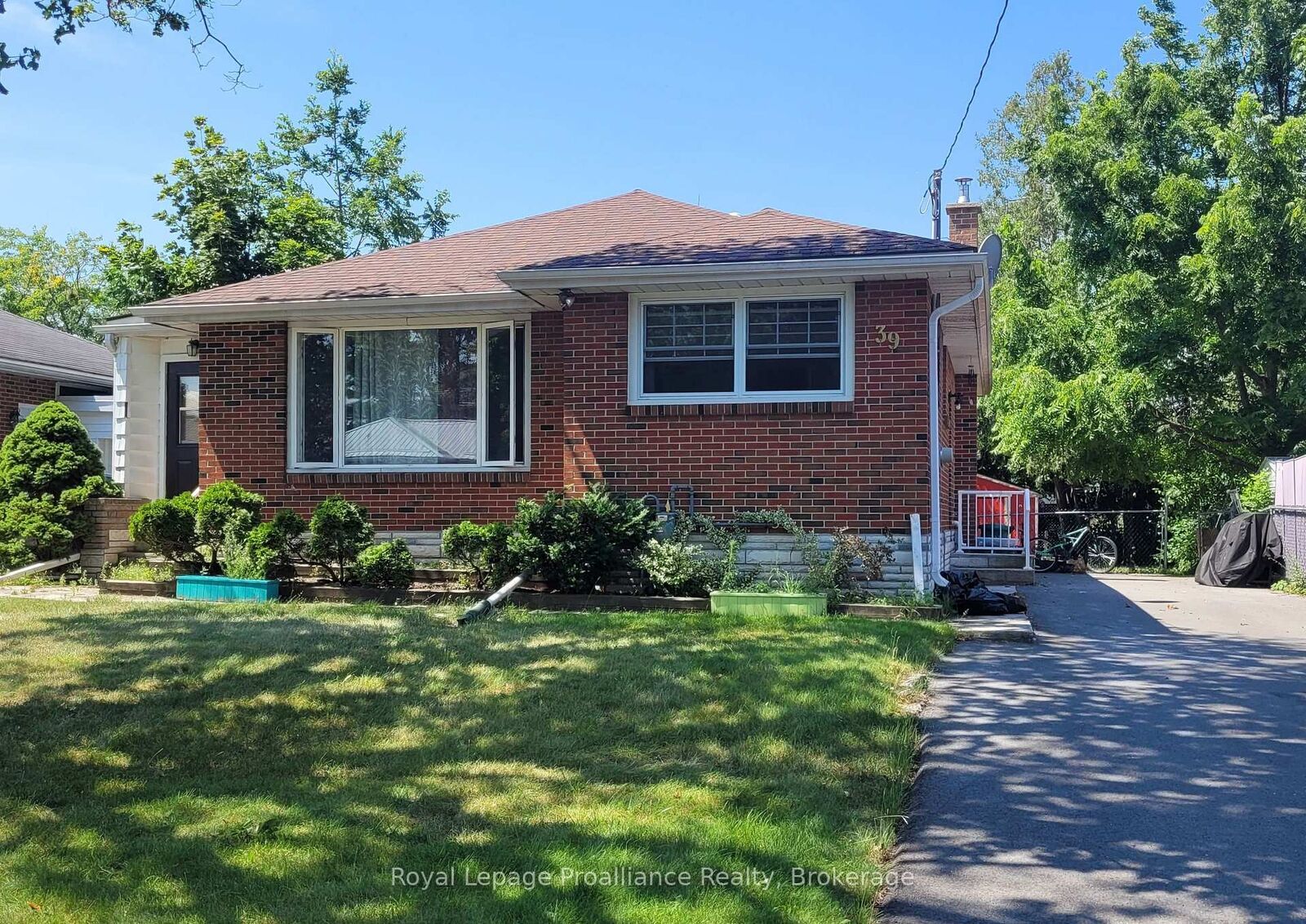 Property Photo:  39 Smith Crescent  ON K8N 4K3 