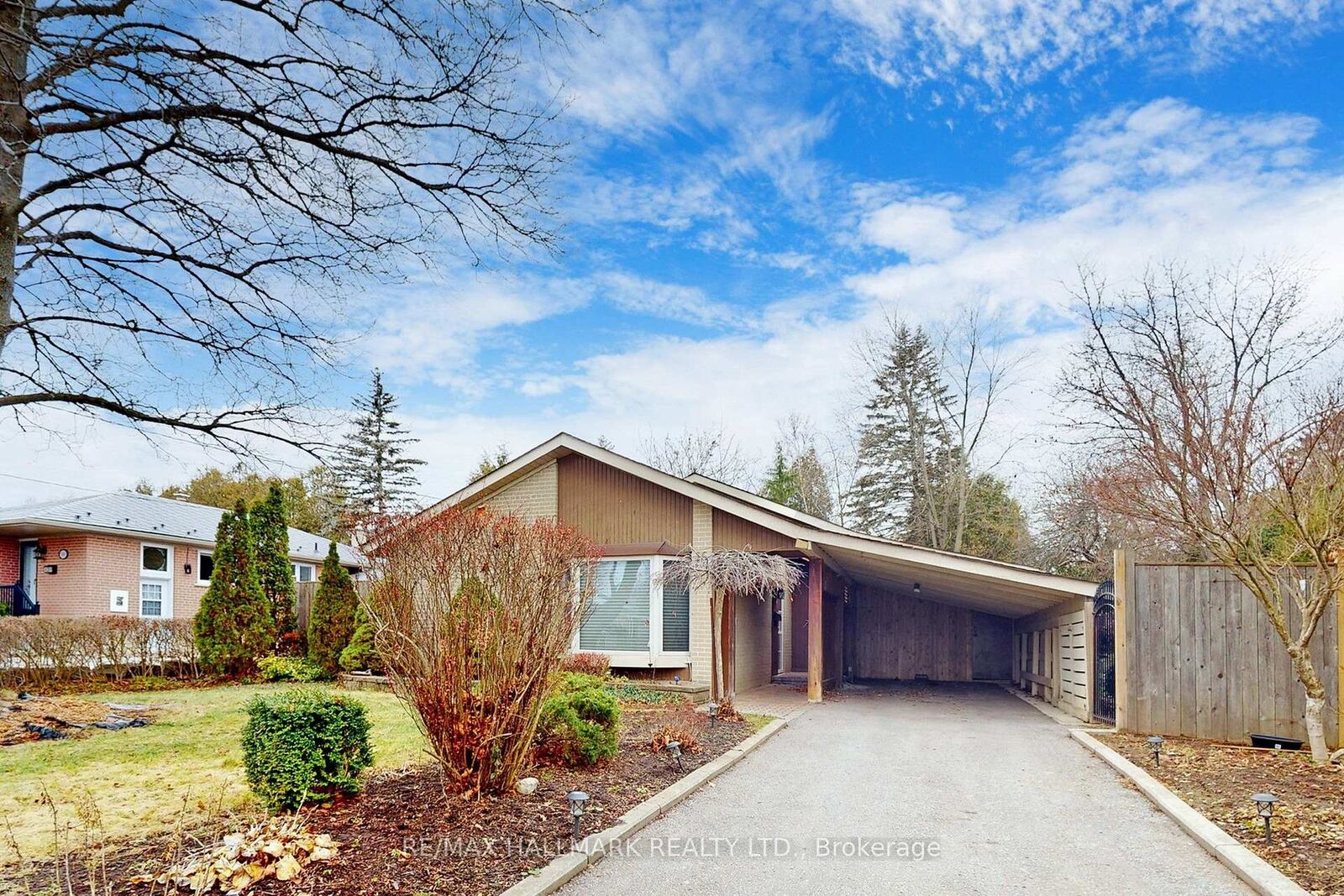 Property Photo:  16 Knowles Crescent  ON L4G 1Z7 