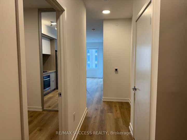 Property Photo: 395 Square One Drive 1607 ON L5B 0P6