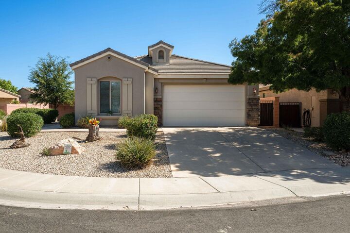 Property Photo: 3166 E Fourteen Fairway Dr UT 84780