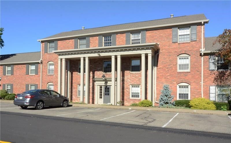 Property Photo: 646 Robinwood Dr F PA 15216