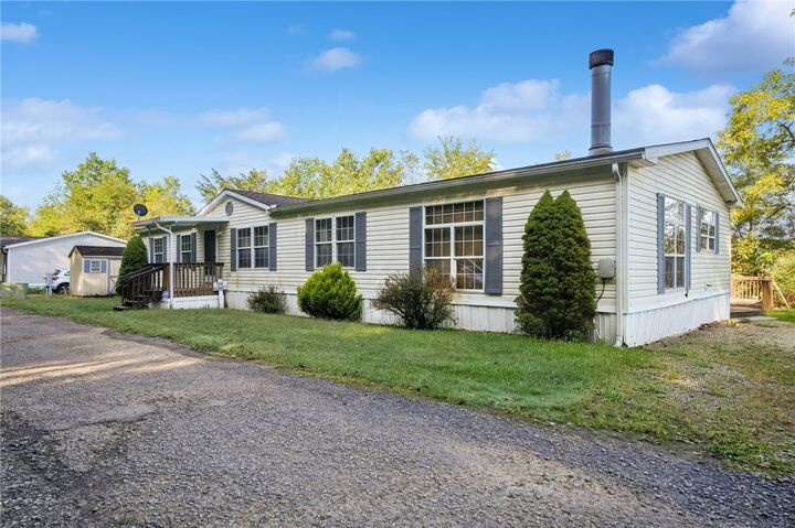 Property Photo:  736 Sunset Dr  PA 15628 