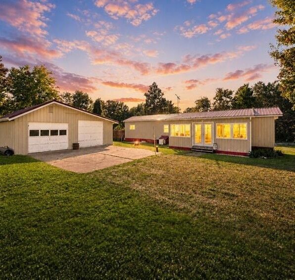 Property Photo: 14574 Evergreen Dr PA 16424