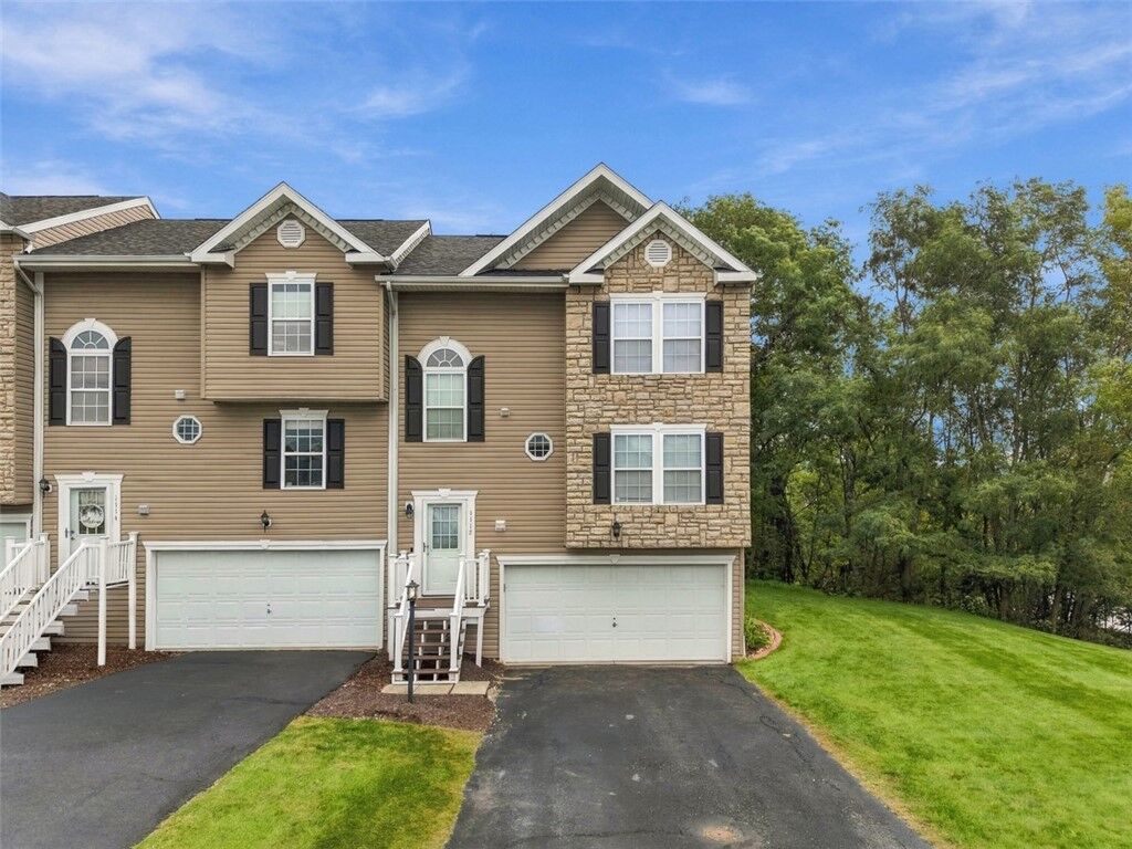 Property Photo:  1112 Arrowhead Dr  PA 15301 