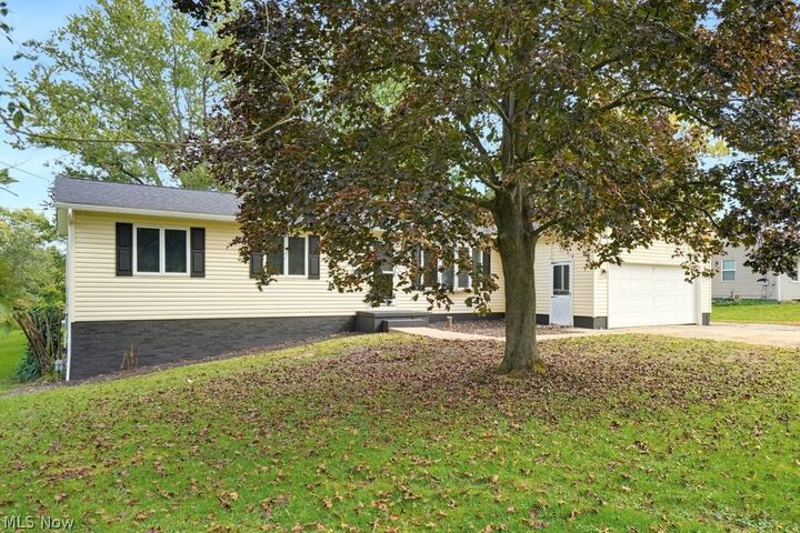 Property Photo: 1535 S Plainview Drive OH 44321