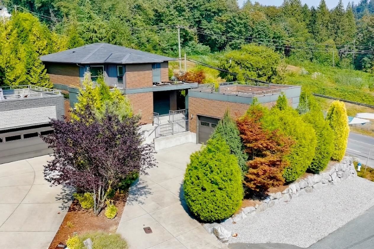 Property Photo: 33879 Knight Avenue BC V2V 7C7