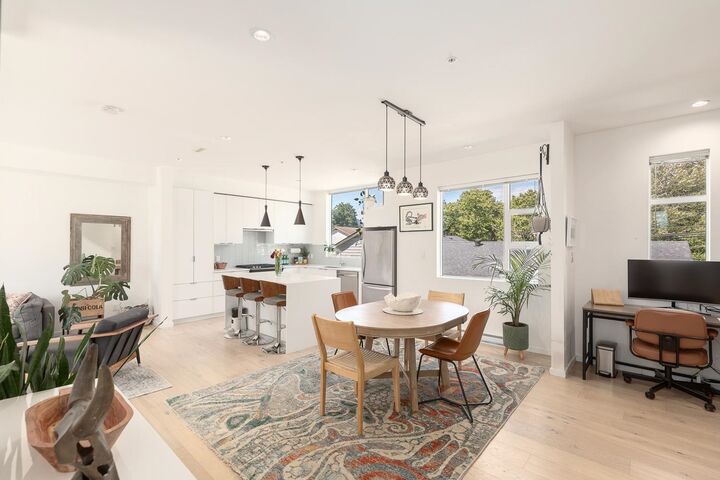 Property Photo:  38447 Buckley Avenue 3  BC V8B 0B8 