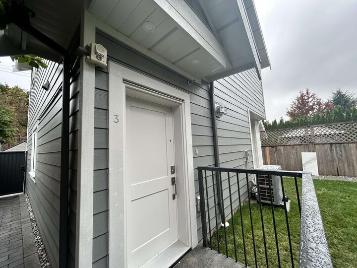 Property Photo:  4472 W 15th Avenue 3  BC V6R 3B2 