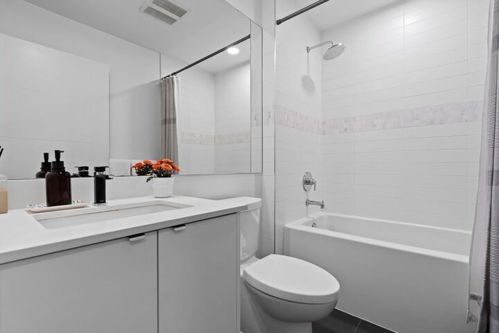 Property Photo:  2345 Rindall Avenue 204  BC V3C 0T1 