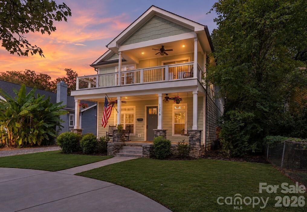 Property Photo:  1216 Effingham Road  NC 28208 