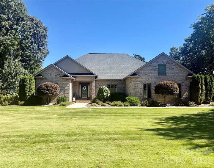 Property Photo:  3715 Foxboro Lane NE 129/  NC 28601 