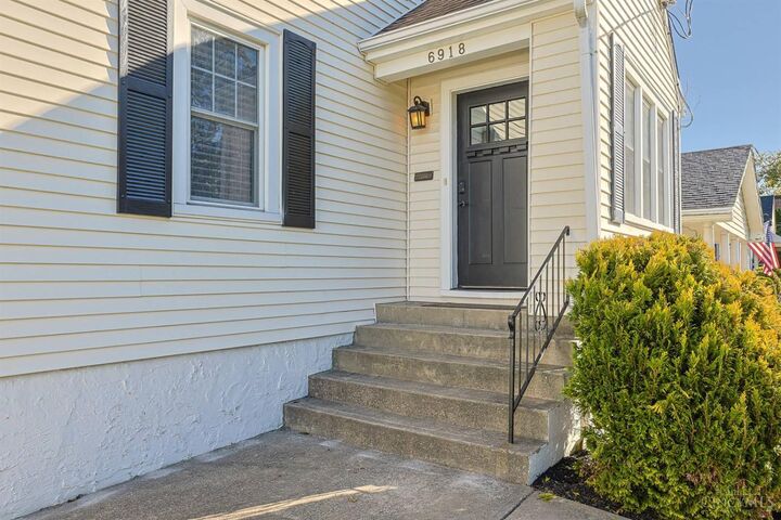 Property Photo:  6918 Murray Avenue  OH 45227 