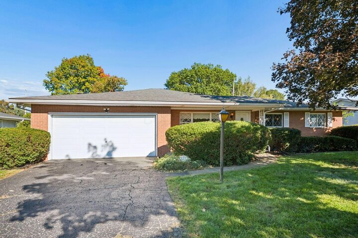 Property Photo: 5450 Sandalwood Boulevard OH 43229