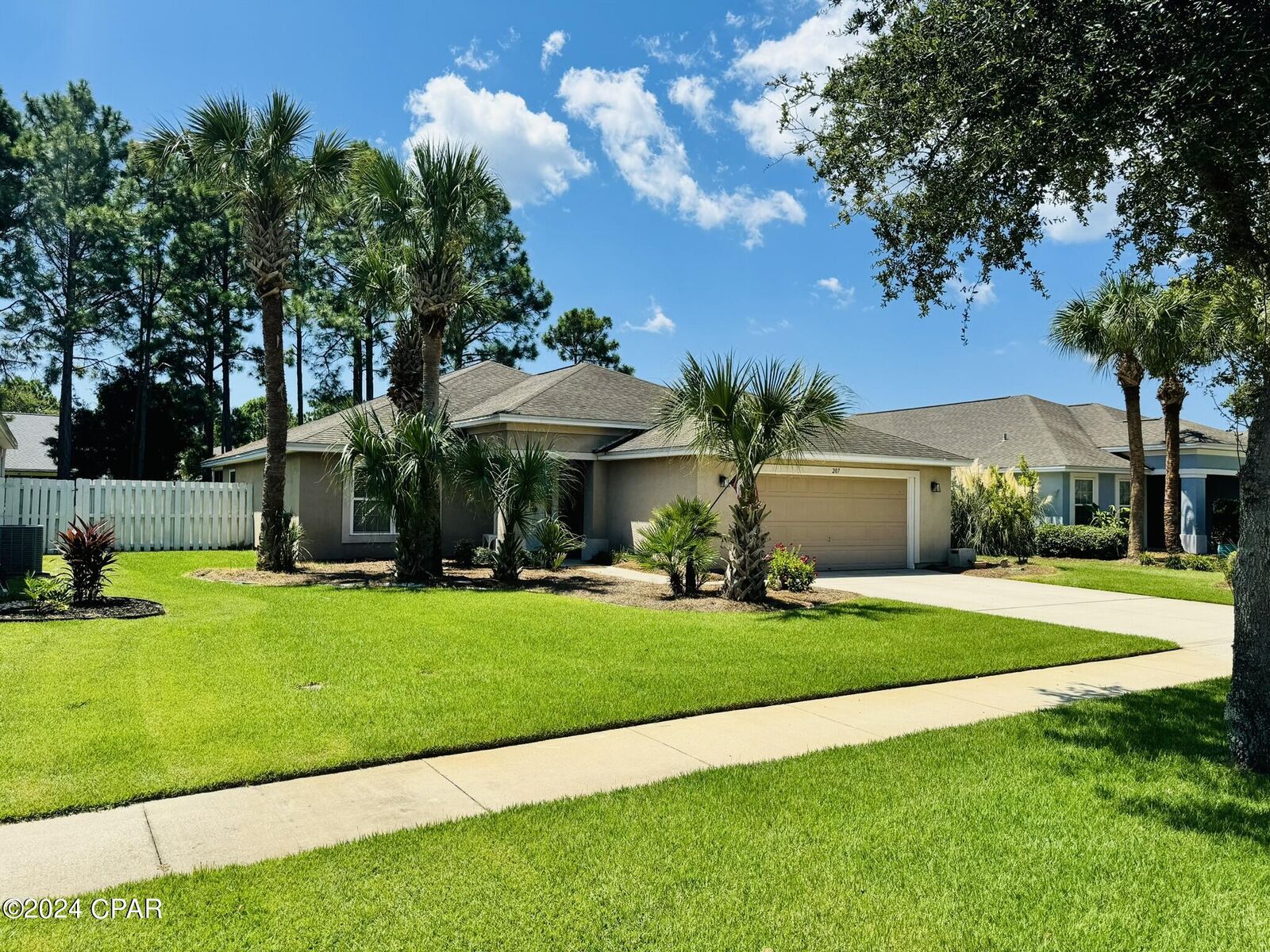 Property Photo:  207 Windsor Way  FL 32413 