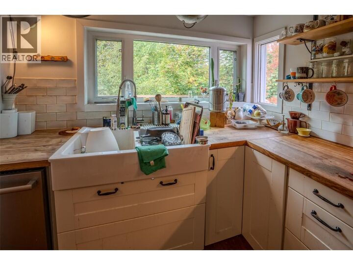 Property Photo:  1424 Falls Street  BC V1L 1J4 